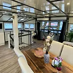 Island-dreams Hausboote Groth & Rhin Semesterbostad *