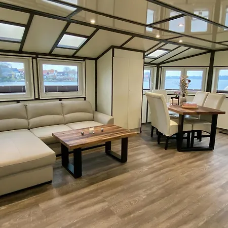 Island-dreams Hausboote Groth & Rhin Holiday home *